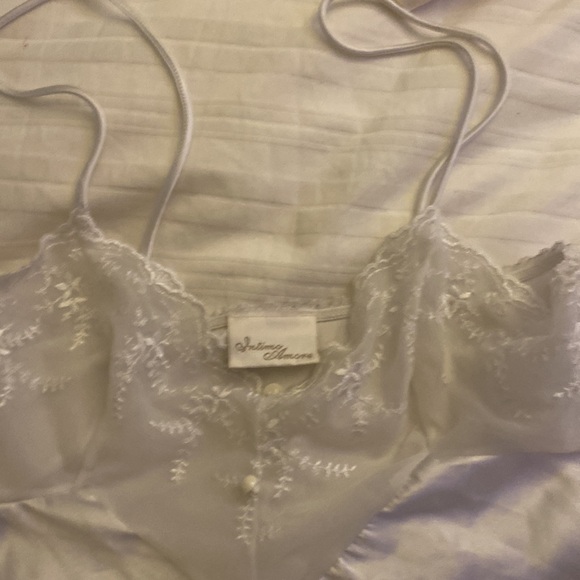 Intimo amore MED baby doll white négligée, spaghetti straps,3 faux pearls,lace! - Picture 3 of 5
